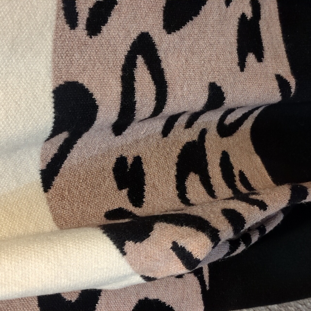 Patterned Sweater - Picture 2 of 4